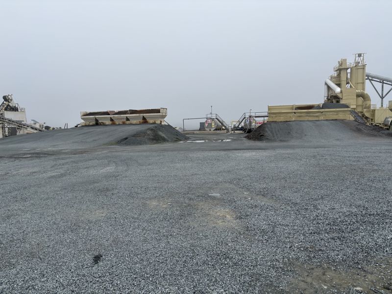 Planta de fabricación de mezclas bituminosas recicladas con acopios de material